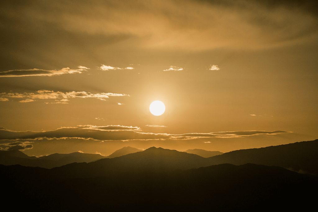 AMANECIENDO FRENTE A LOS HIMALAYAS
